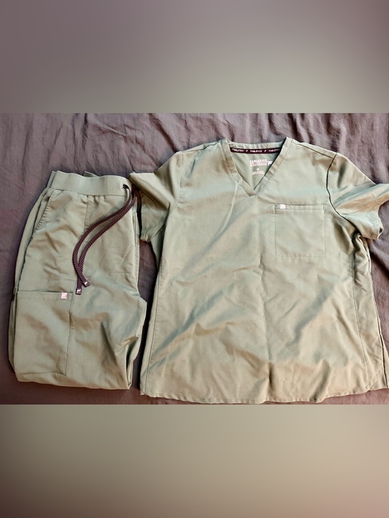 Fabletics Other - Fabletics Scrub Set – Size XL 💚